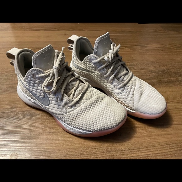 Lebron Witness 3 Orewood Brwn Bball Shoes Size 9.5 - Picture 2 of 4